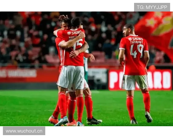 巴萨进攻流畅却缺乏纵深,战术扁平化问题逐步反映在比赛表现中