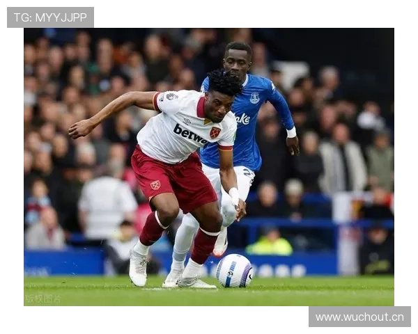 库杜斯在西汉姆体系中的战术角色与跑位分析