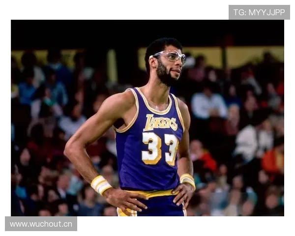 奥拉朱旺低位单打效率碾压同位置，防守影响力重塑内线格局